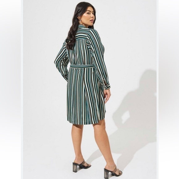 ⭐️ New Torrid Mini Rayon Slub Wrap Front Dress Size 2 2X 18-20 - Picture 2 of 8